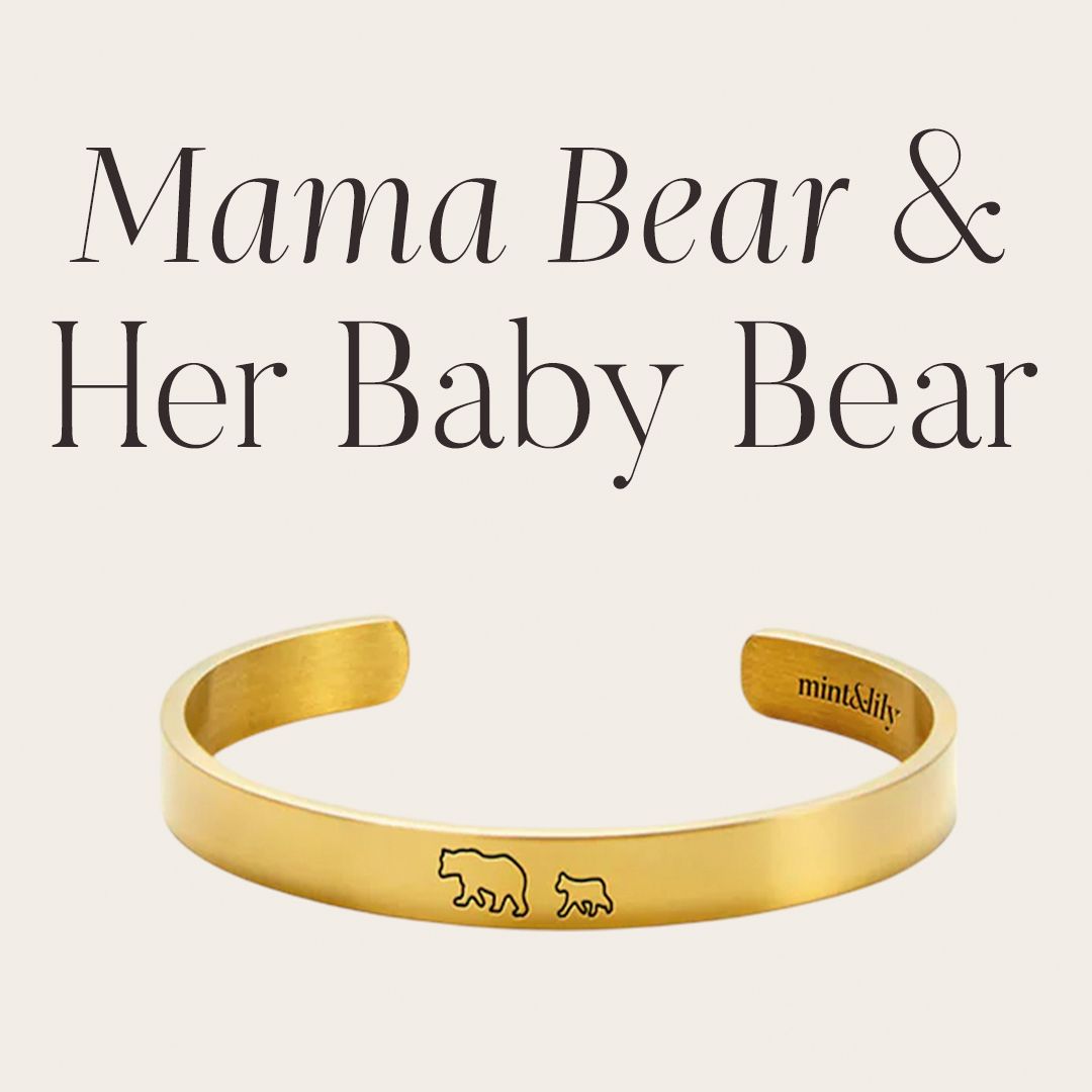Personalisierbares Manschettenarmband mit Gravur von Mama Bear & Her Baby Bears