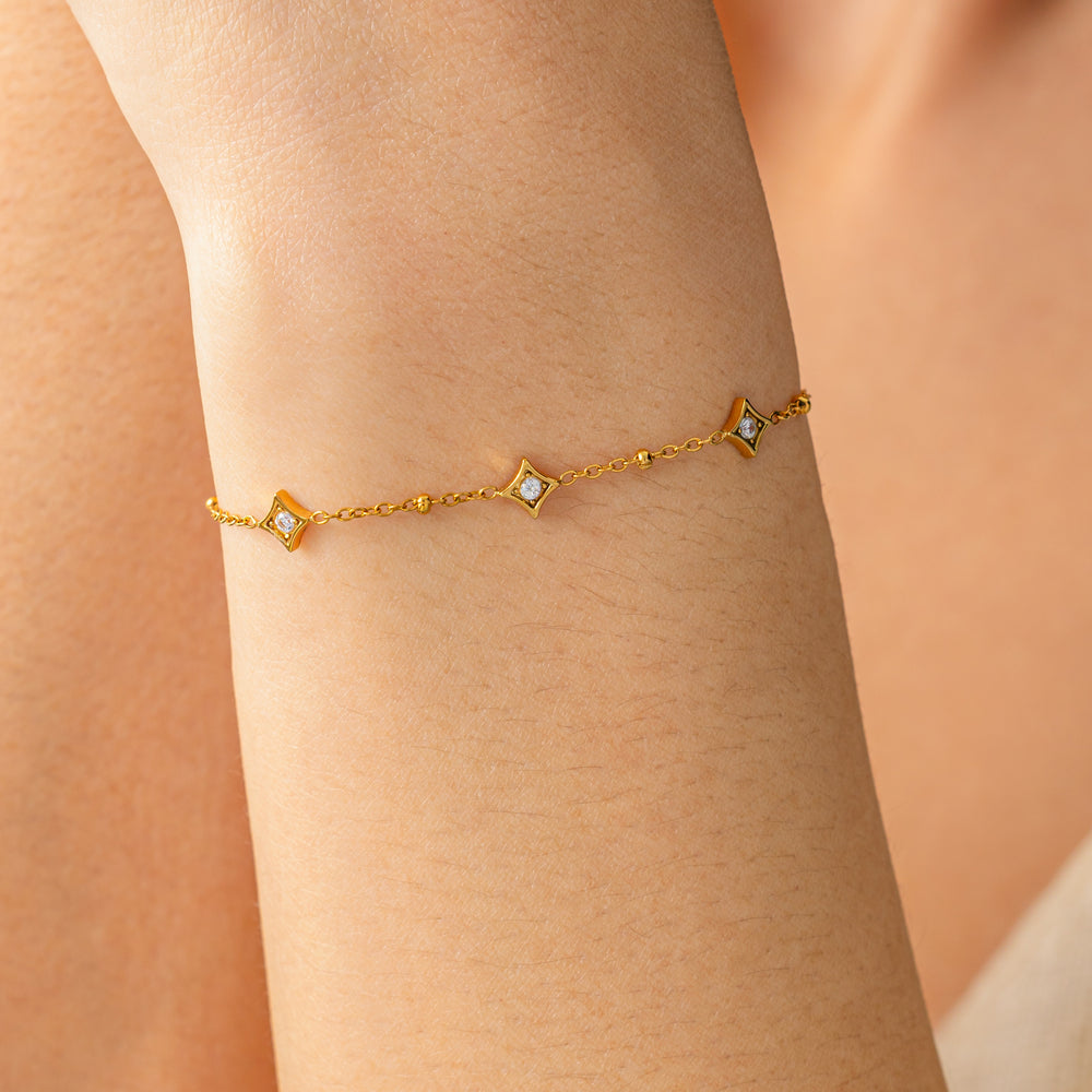 Delicate Diamond Shape Bracelet - Gold / 6.5"+2"