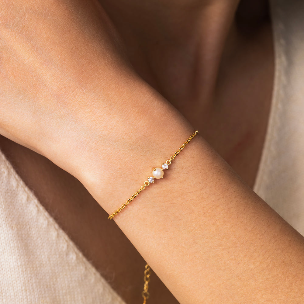 Glimmering Pearl Bracelet - Gold / 6.5" + 1"