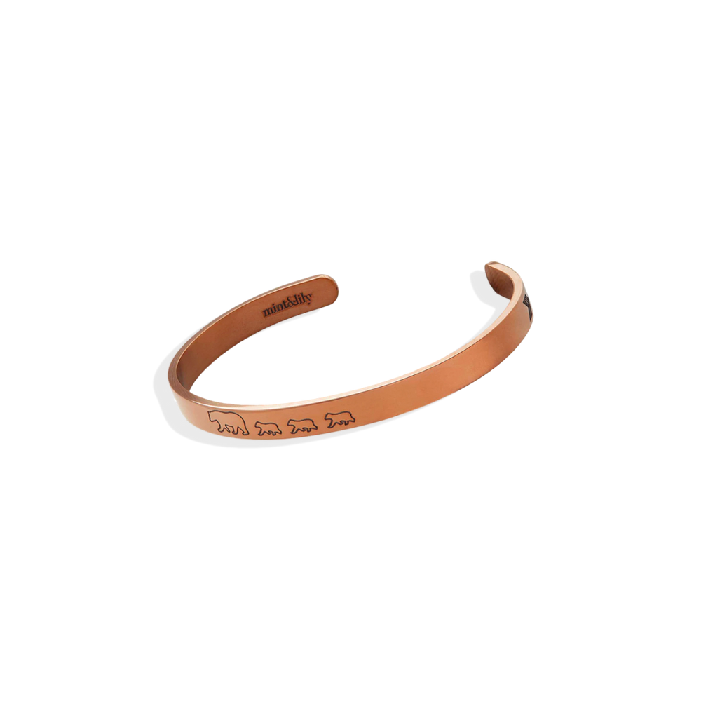 Personalisierbares Manschettenarmband mit Gravur von Mama Bear &amp; Her Baby Bears - 18 Karat Roségold vergoldet / Mama + 5 Jungen / Personalisiert