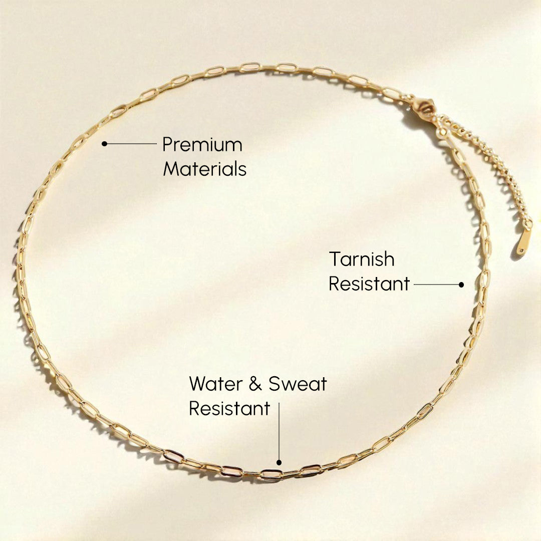 Gold chain necklace with text highlighting features on a light background