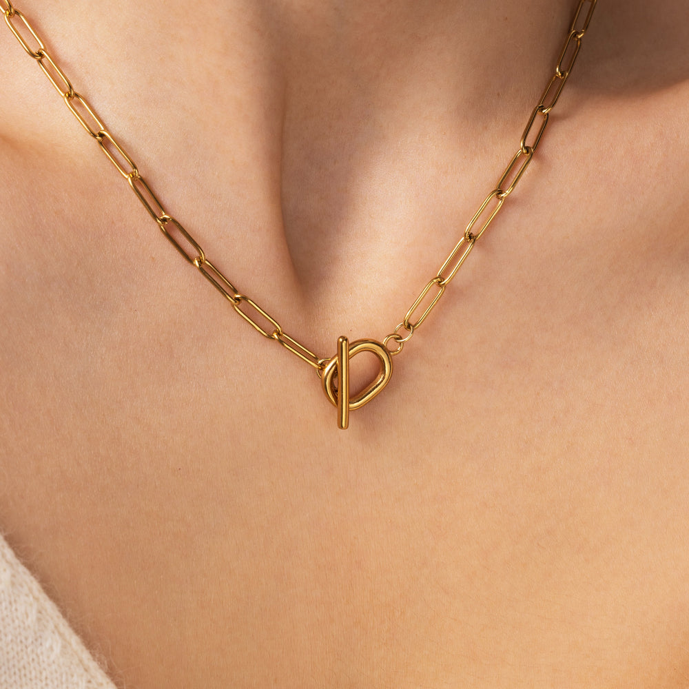 Toggle Clasp Paperclip Chain Necklace - Gold / 18"